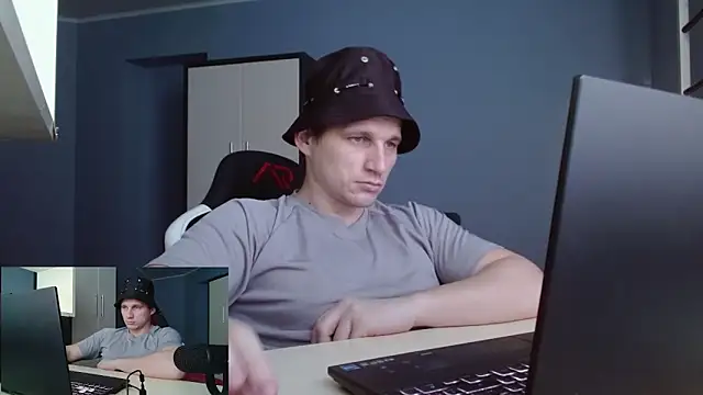 Poliglotjoe1 online show from February 10, 2:21 pm