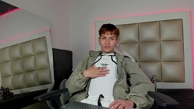 Snapshot of damian_js chatting on November 20, 4:12 am damian js online show from November 20, 4:12 am