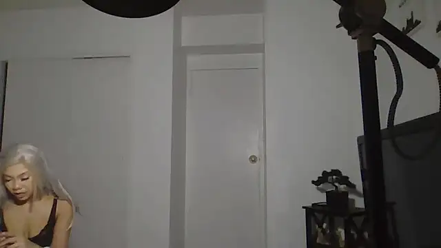 Snapshot of cryptokimgirl chatting on February 1, 7:18 am cryptokimgirl online show from February 1, 7:18 am