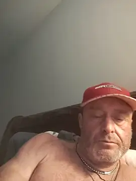 Snapshot of Slydog1010 chatting on June 8, 4:29 pm Slydog1010 online show from June 8, 4:29 pm
