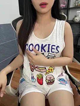 XndSeraphina online show from March 12, 4:51 am