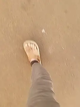 Snapshot of Meow_buggie chatting on December 22, 1:57 am Meow buggie online show from December 22, 1:57 am