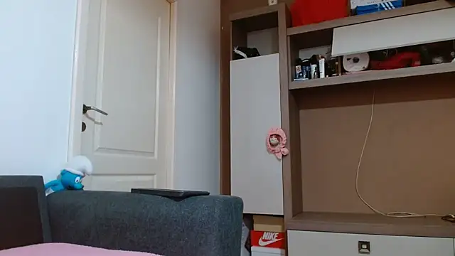 Erii18 online show from April 12, 4:34 pm