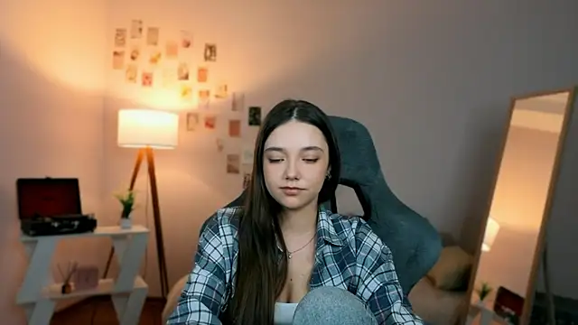 Vexorine online show from April 18, 7:58 pm