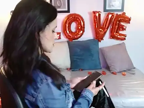 Juliana  lx online show from February 10, 1:26 pm