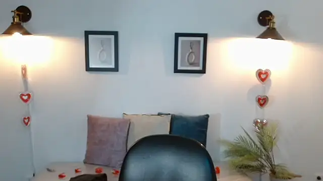 Juliana  lx online show from February 28, 2:18 pm