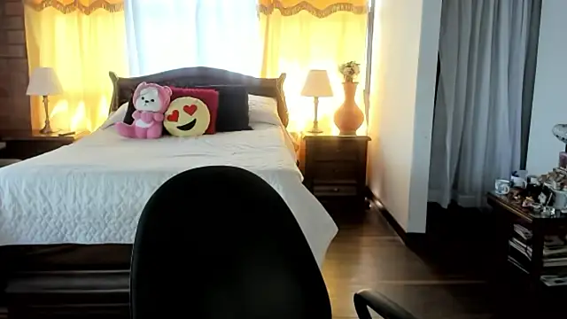 Charlotte-Willson online show from March 1, 4:20 pm