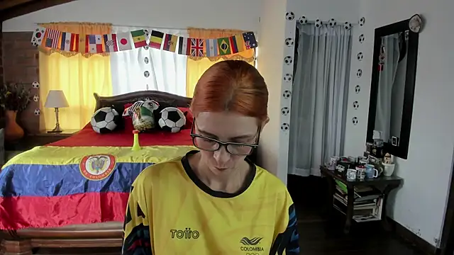 Snapshot of Charlotte-Willson chatting on June 15, 8:33 pm Charlotte-Willson online show from June 15, 8:33 pm