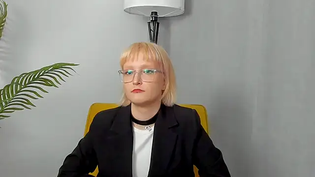 Snapshot of OrphaPerkins chatting on November 21, 7:07 am OrphaPerkins online show from November 21, 7:07 am