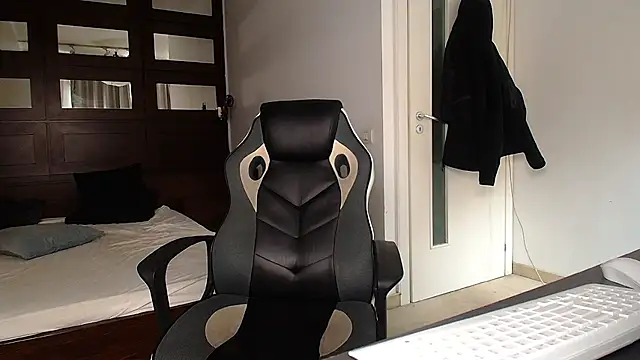 ElijahThorne online show from February 20, 8:05 am