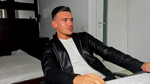 ElijahThorne online show from March 26, 7:36 am