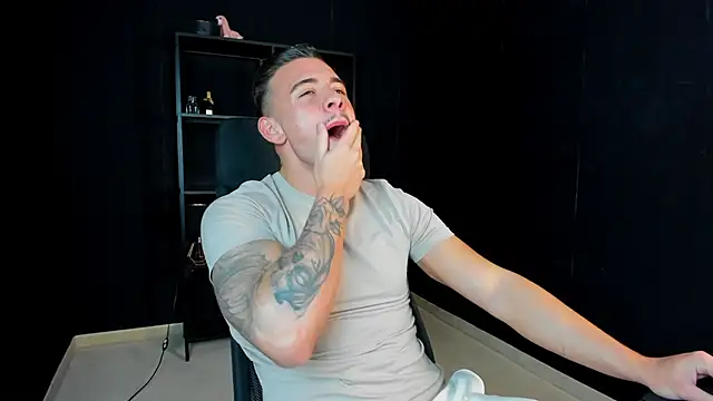 ElijahThorne online show from April 15, 6:42 am