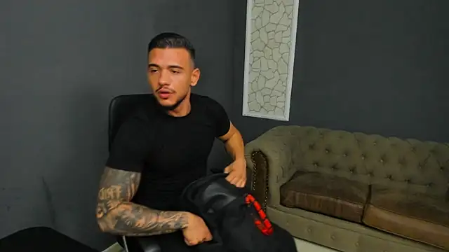 Snapshot of ElijahThorne chatting on July 16, 5:13 am ElijahThorne online show from July 16, 5:13 am