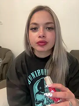 Snapshot of Ibolya_7 chatting on May 1, 6:34 pm Ibolya 7 online show from May 1, 6:34 pm