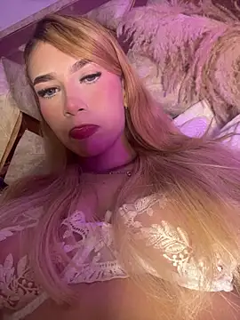 Snapshot of valeryfox__ chatting on December 22, 12:18 am valeryfox online show from December 22, 12:18 am