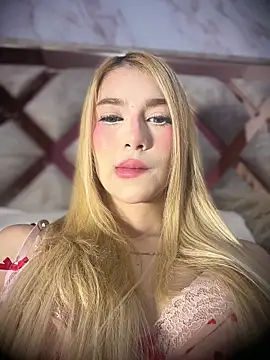 Snapshot of valeryfox__ chatting on February 6, 9:51 pm valeryfox online show from February 6, 9:51 pm