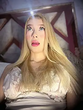 Snapshot of valeryfox__ chatting on February 18, 9:55 pm valeryfox online show from February 18, 9:55 pm