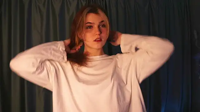 FannyRay online show from December 2, 8:04 pm