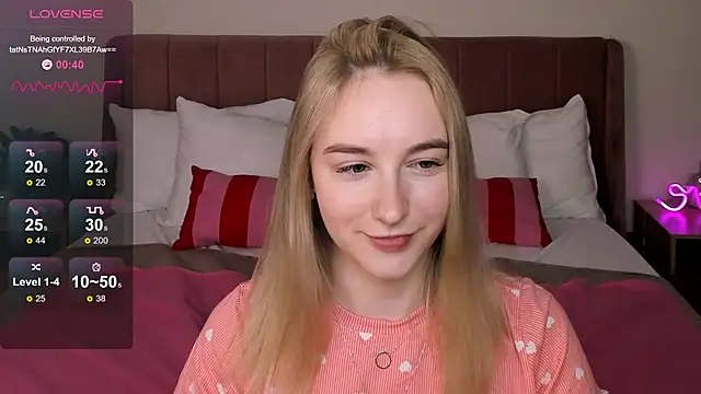 Snapshot of Shy_Polly chatting on May 15, 11:45 pm Shy Polly online show from May 15, 11:45 pm