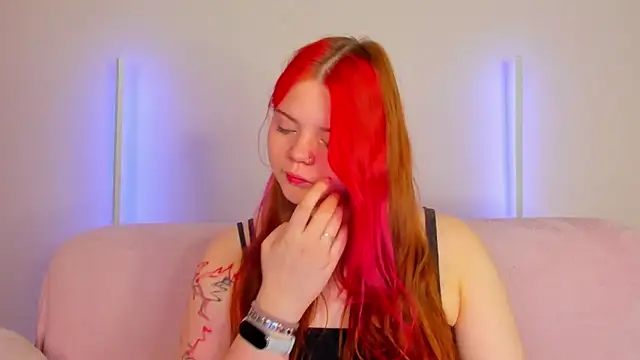 Snapshot of KellyFiery chatting on May 15, 1:01 am KellyFiery online show from May 15, 1:01 am