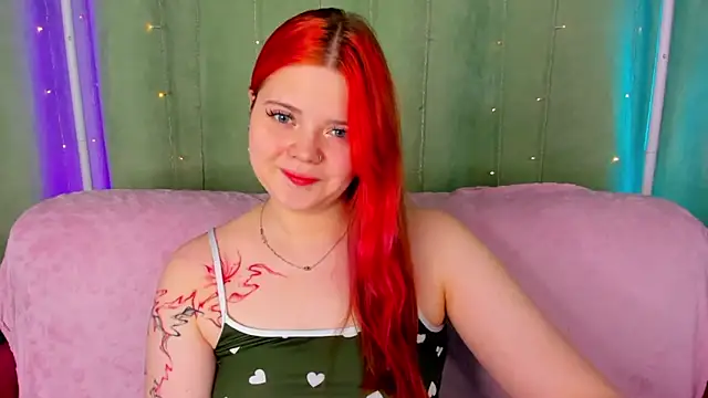 Snapshot of KellyFiery chatting on May 16, 8:33 am KellyFiery online show from May 16, 8:33 am