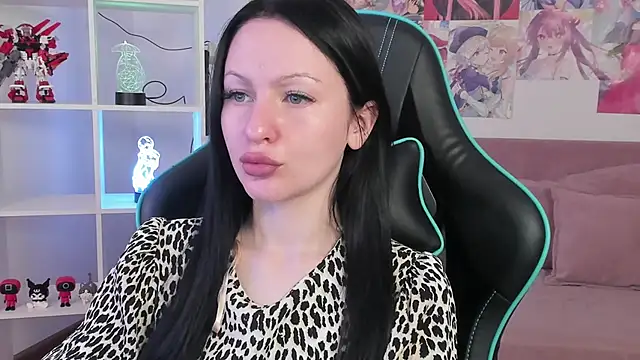 Snapshot of NaomiBlakes chatting on January 8, 5:21 am NaomiBlakes online show from January 8, 5:21 am