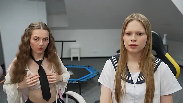 Charlotte Dreams online show from February 17, 4:02 pm