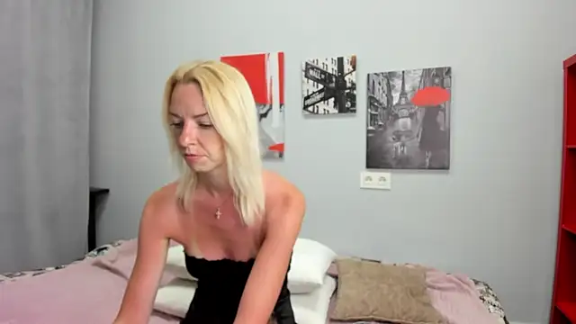 Snapshot of Brightly_Heizer chatting on July 6, 12:29 am Brightly Heizer online show from July 6, 12:29 am