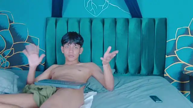 Snapshot of Liam_Sinclair chatting on January 31, 7:11 pm Liam Sinclair online show from January 31, 7:11 pm