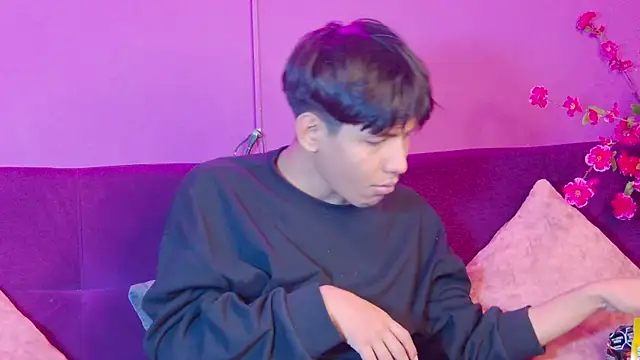 Snapshot of Liam_Sinclair chatting on February 7, 7:50 pm Liam Sinclair online show from February 7, 7:50 pm