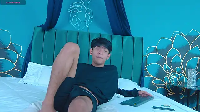 Snapshot of Liam_Sinclair chatting on February 8, 4:43 pm Liam Sinclair online show from February 8, 4:43 pm