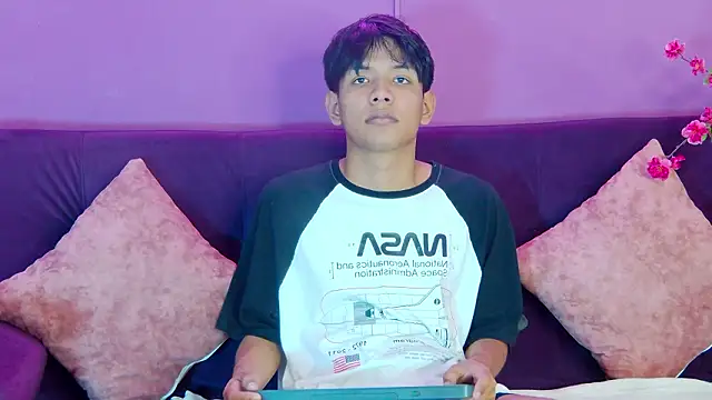 Snapshot of Liam_Sinclair chatting on February 27, 7:47 pm Liam Sinclair online show from February 27, 7:47 pm