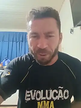 Snapshot of RobertoLuiz84 chatting on May 13, 4:43 am RobertoLuiz84 online show from May 13, 4:43 am