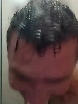 Snapshot of RobertoLuiz84 chatting on May 17, 11:12 pm RobertoLuiz84 online show from May 17, 11:12 pm