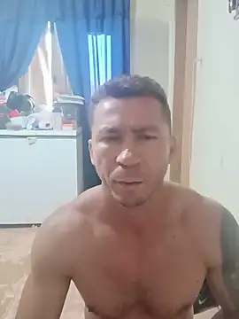 Snapshot of RobertoLuiz84 chatting on June 9, 7:58 pm RobertoLuiz84 online show from June 9, 7:58 pm