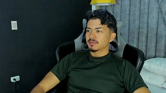 NicolaiKarav online show from April 20, 12:19 pm