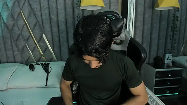 Snapshot of NicolaiKarav chatting on May 24, 12:43 pm NicolaiKarav online show from May 24, 12:43 pm