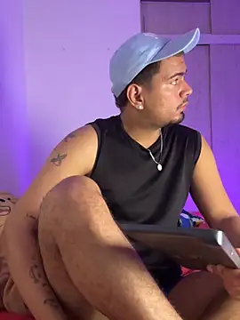 Snapshot of Henry_villa23 chatting on January 7, 5:43 am Henry villa23 online show from January 7, 5:43 am