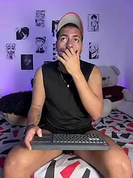 Snapshot of Henry_villa23 chatting on January 11, 6:29 am Henry villa23 online show from January 11, 6:29 am