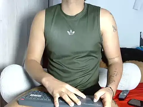 Snapshot of Henry_villa23 chatting on February 7, 1:15 pm Henry villa23 online show from February 7, 1:15 pm