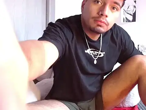 Snapshot of Henry_villa23 chatting on February 9, 3:27 pm Henry villa23 online show from February 9, 3:27 pm