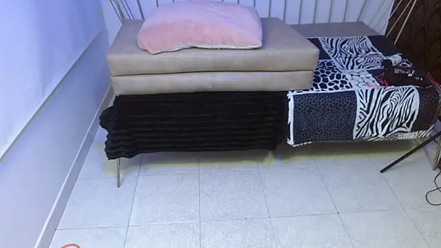 Roxanne vale online show from February 26, 8:08 pm