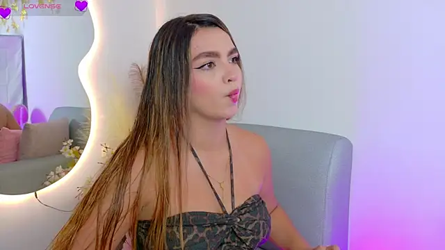 Snapshot of Ambar_Carter chatting on May 2, 9:09 pm Ambar Carter online show from May 2, 9:09 pm