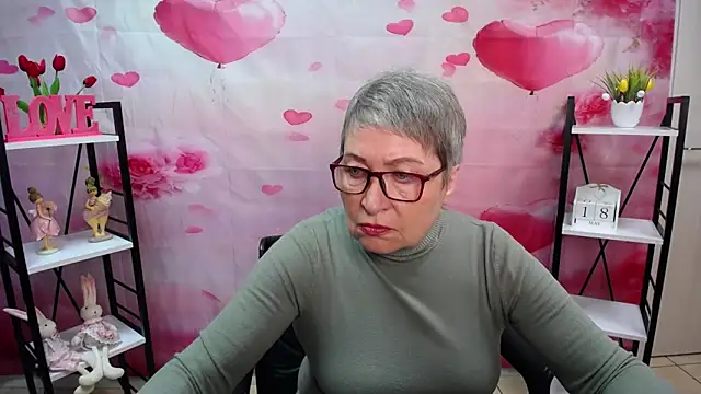Snapshot of OlgaLuck chatting on May 18, 5:02 am OlgaLuck online show from May 18, 5:02 am