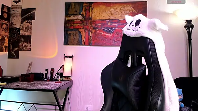 Snapshot of aress_damon chatting on February 3, 12:09 am aress damon online show from February 3, 12:09 am