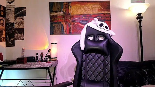 Snapshot of aress_damon chatting on February 5, 12:04 am aress damon online show from February 5, 12:04 am