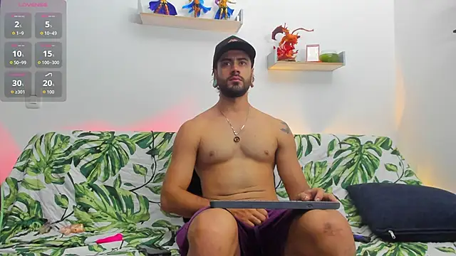 Snapshot of heteros_curious chatting on May 29, 8:18 pm heteros curious online show from May 29, 8:18 pm