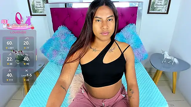 Samantha  F W online show from December 1, 4:23 pm