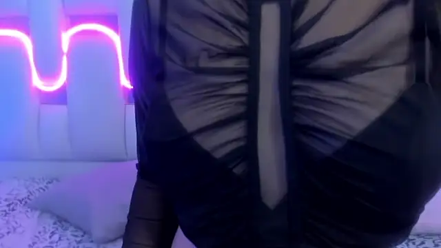 Snapshot of mask_red_girl chatting on February 3, 12:54 pm mask red girl online show from February 3, 12:54 pm