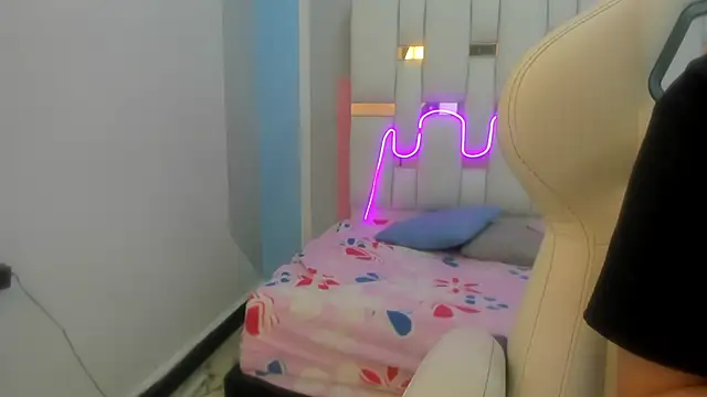 Snapshot of mask_red_girl chatting on February 10, 12:42 pm mask red girl online show from February 10, 12:42 pm